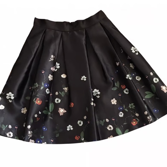 H&M Satin Circle Skirt in Black with Floral Print, Size 6 - Picture 5 of 9
